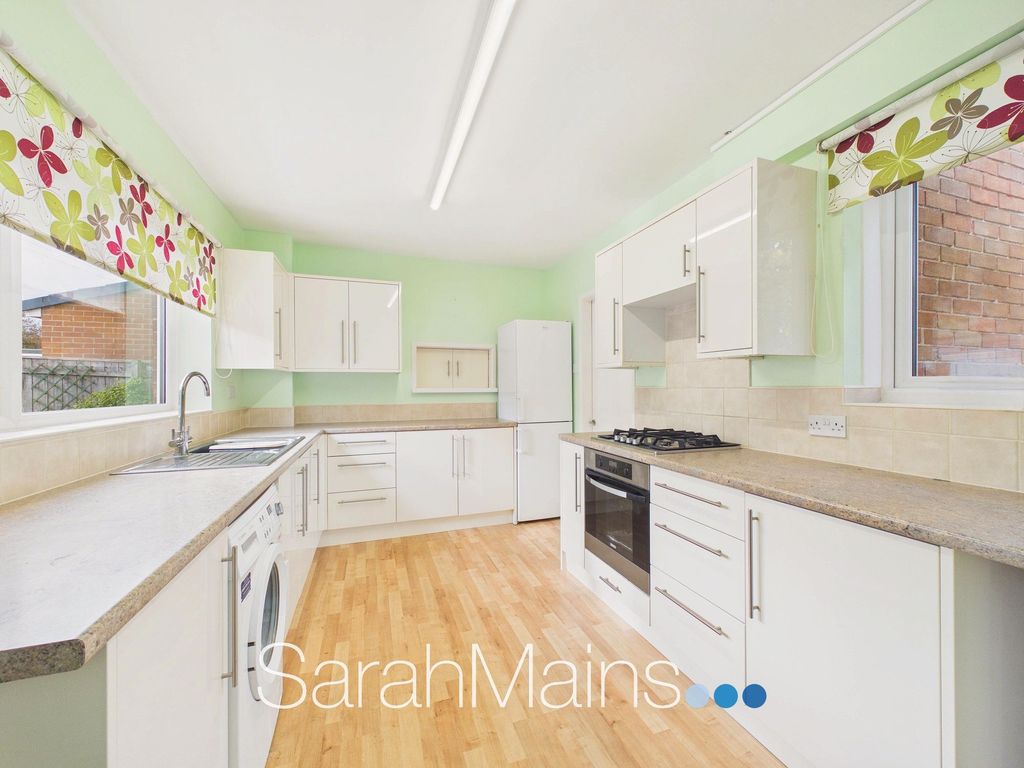 Property photo 2 of 16 Kitchen