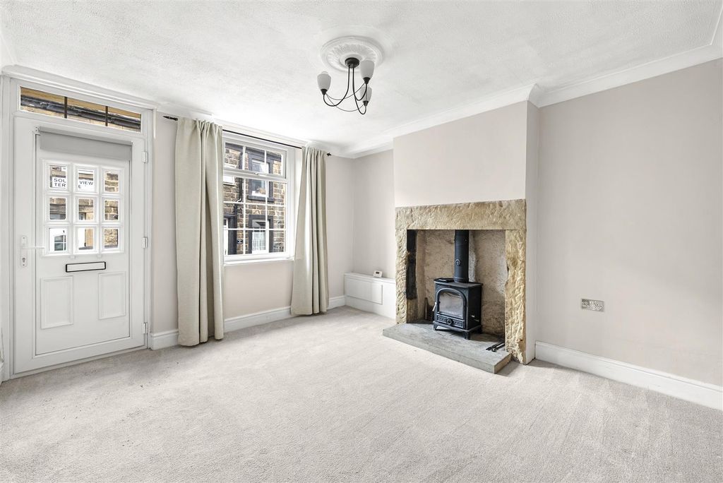 Property photo 2 of 15 Sitting Room