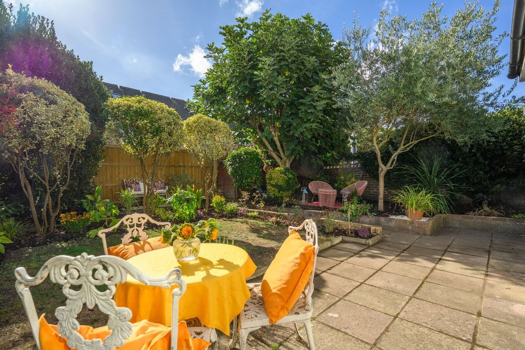 Property photo 2 of 18