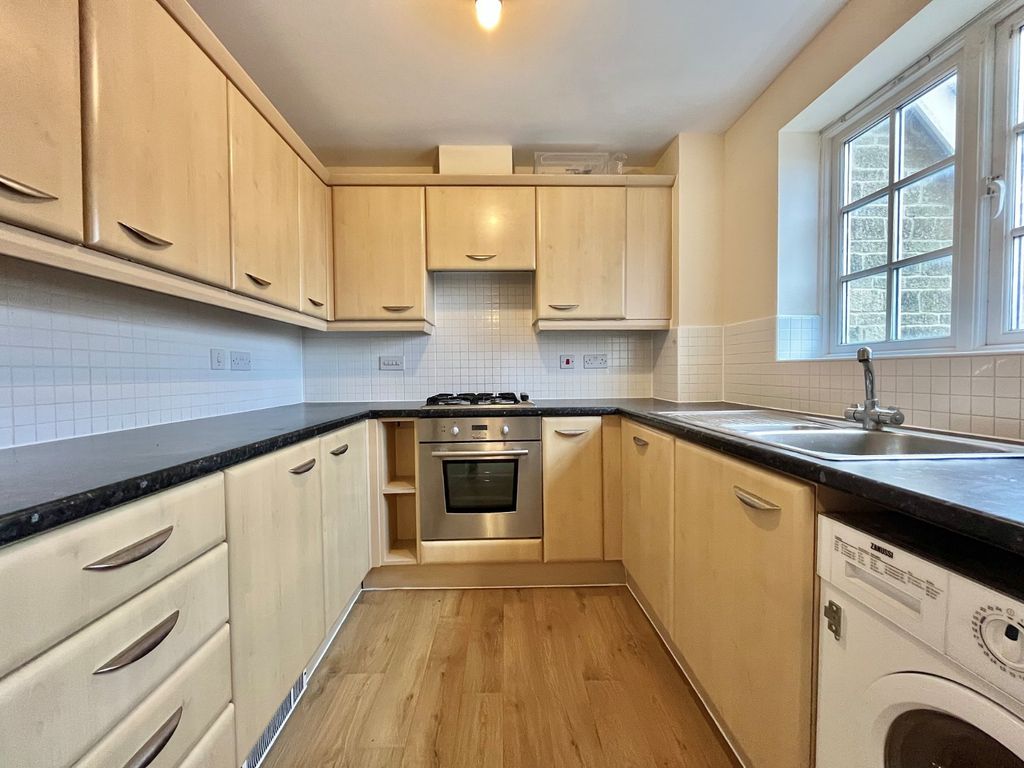 Property photo 2 of 12 Picture No. 28