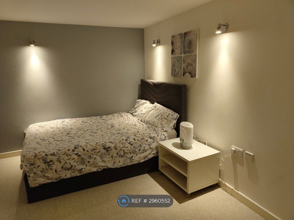 Property photo 2 of 10 Bedroom