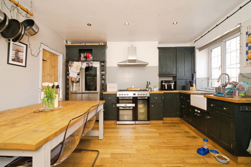 Property photo 3 of 19 Pbox-Img.Jpg