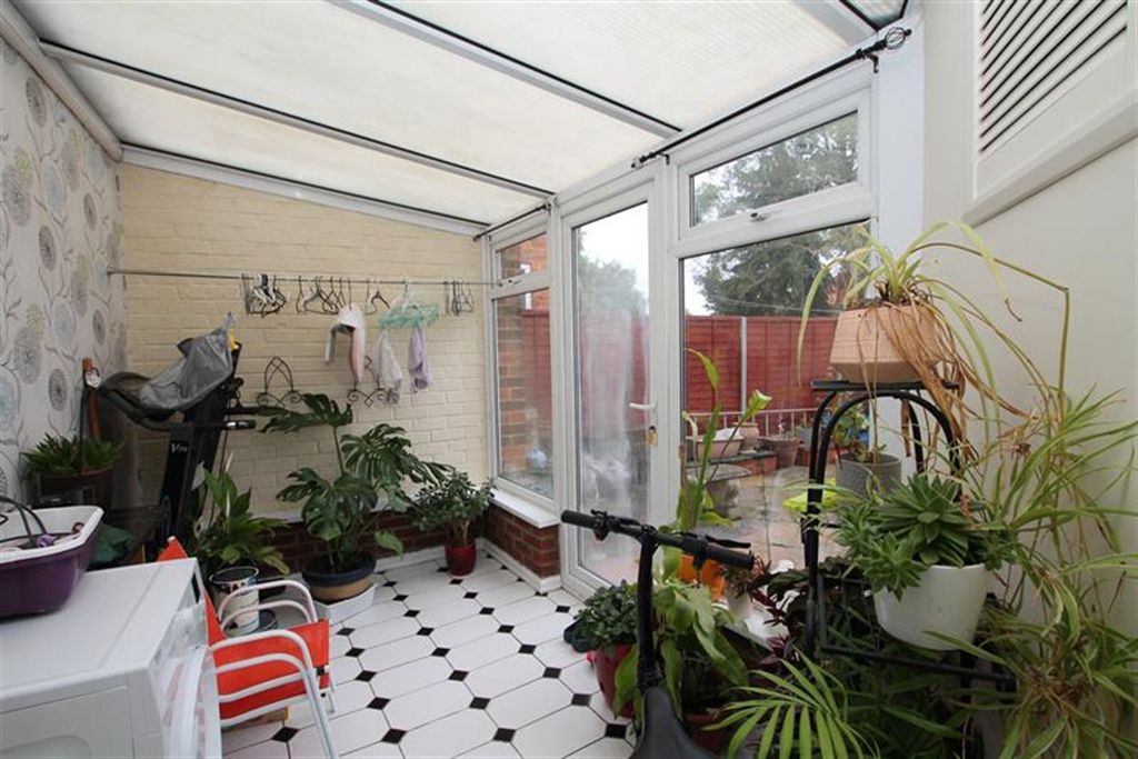 Property photo 3 of 28 Conservatory