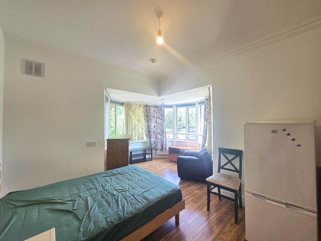 Property photo 1 of 4