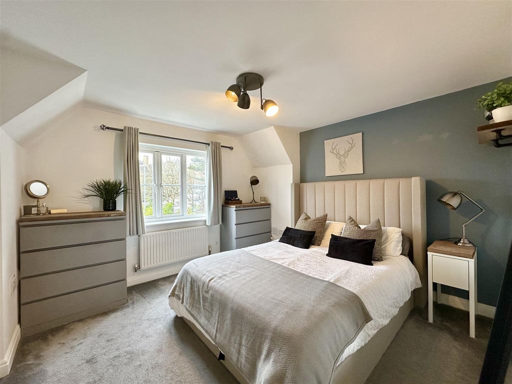 Property photo 2 of 25