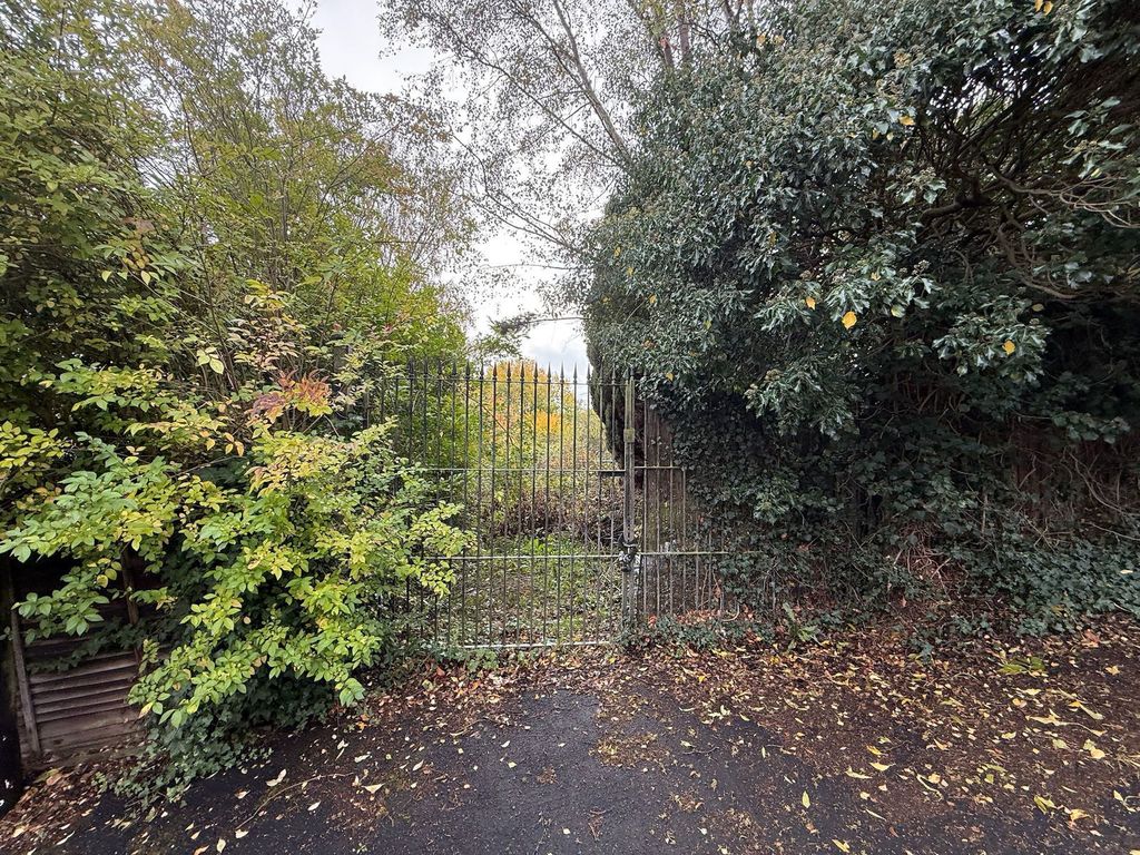 Property photo 1 of 2