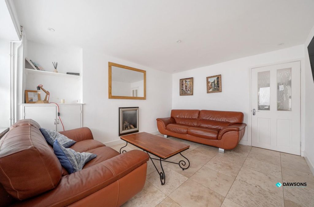 Property photo 2 of 38 B47E638E-Fbf9-48F0-A352-d97A9B8Ecea7.Jpg