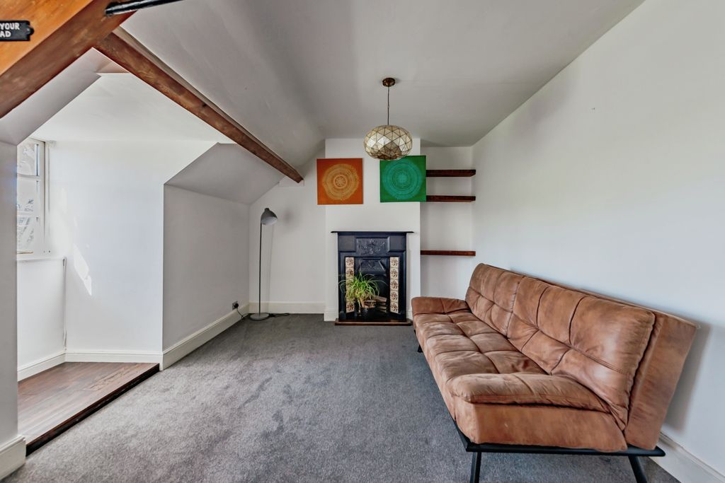 Additional image 8 of 2 bed flat for saleEastbourne Road, Godstone RH9