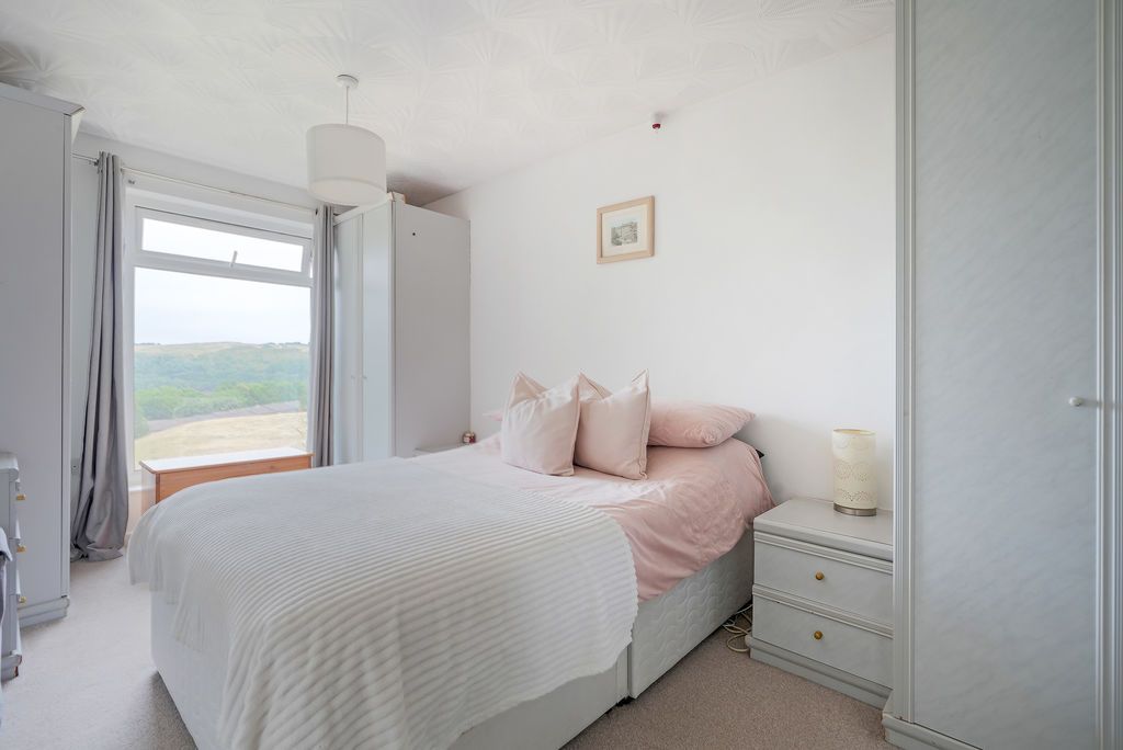 Property photo 3 of 18 Double Bedroom
