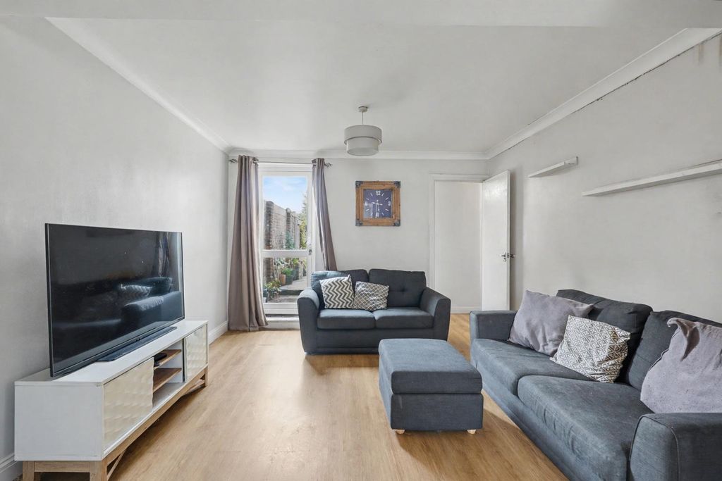 Property photo 3 of 10 Photo 3