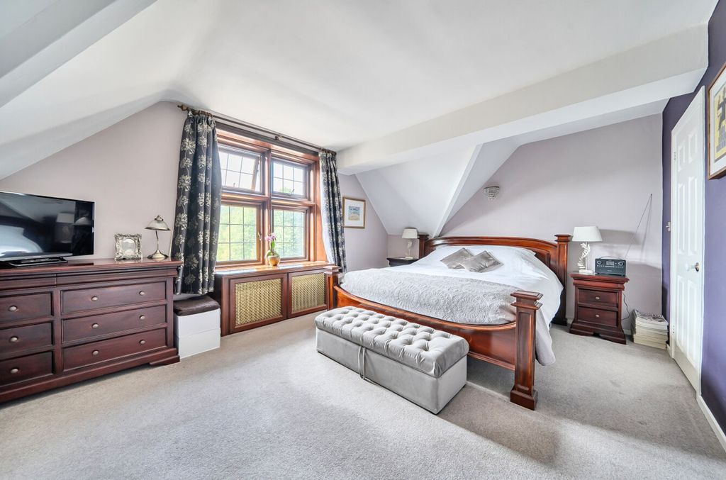 Property photo 2 of 24