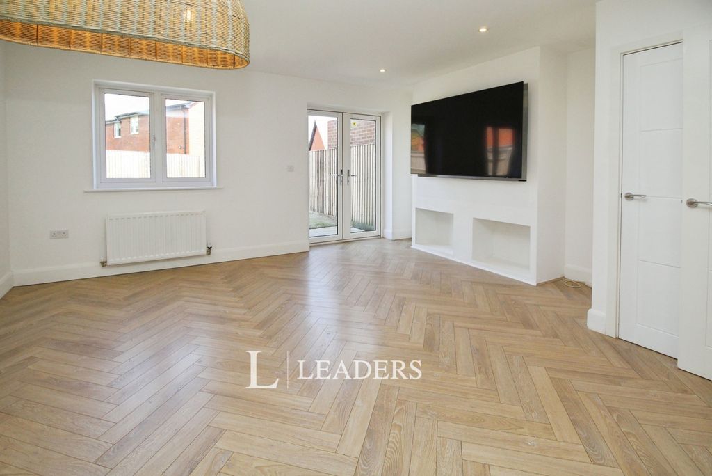 Property photo 3 of 17 Pbox-Img.Jpg