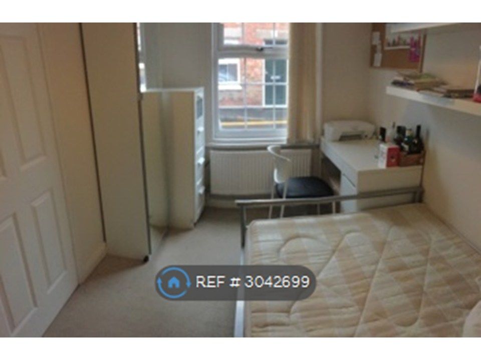 Property photo 3 of 9 Bed 1