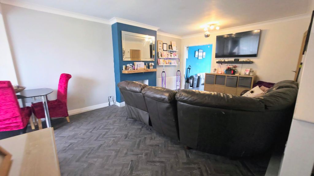 Property photo 2 of 21 Lounge