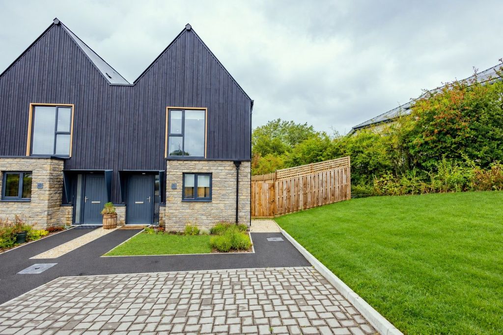 Property photo 1 of 30