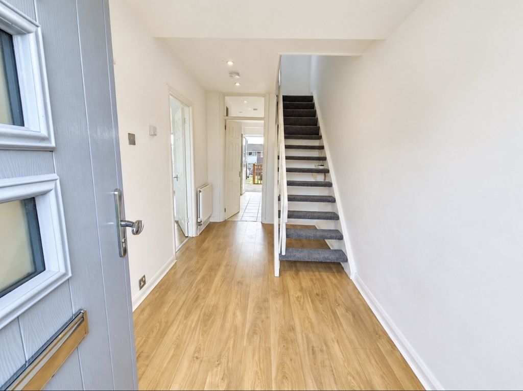 Property photo 3 of 16 5573386