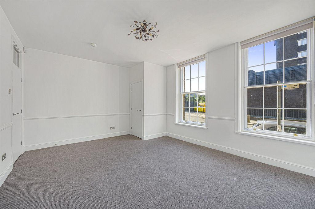 Property photo 3 of 11 Picture No. 16
