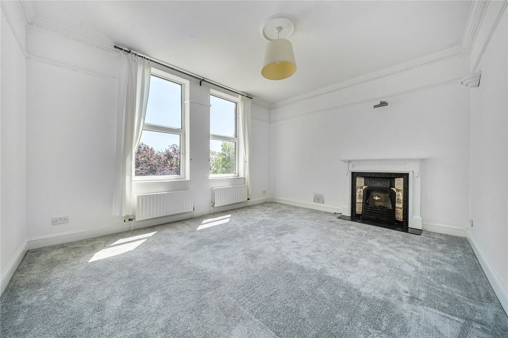Property photo 2 of 8 Picture No. 24