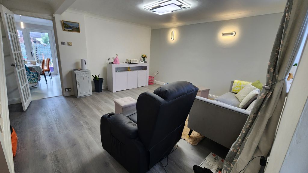 Property photo 2 of 6