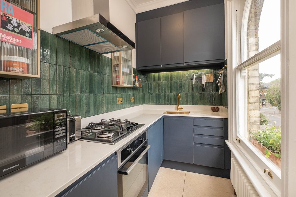 Property photo 2 of 10 29-Queens-Road-00...