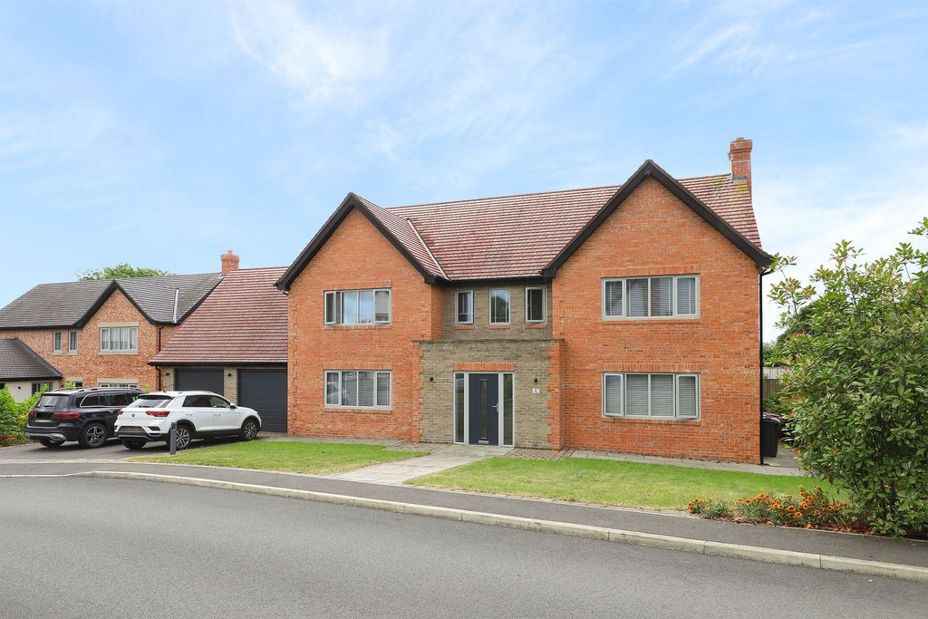 Property photo 1 of 32