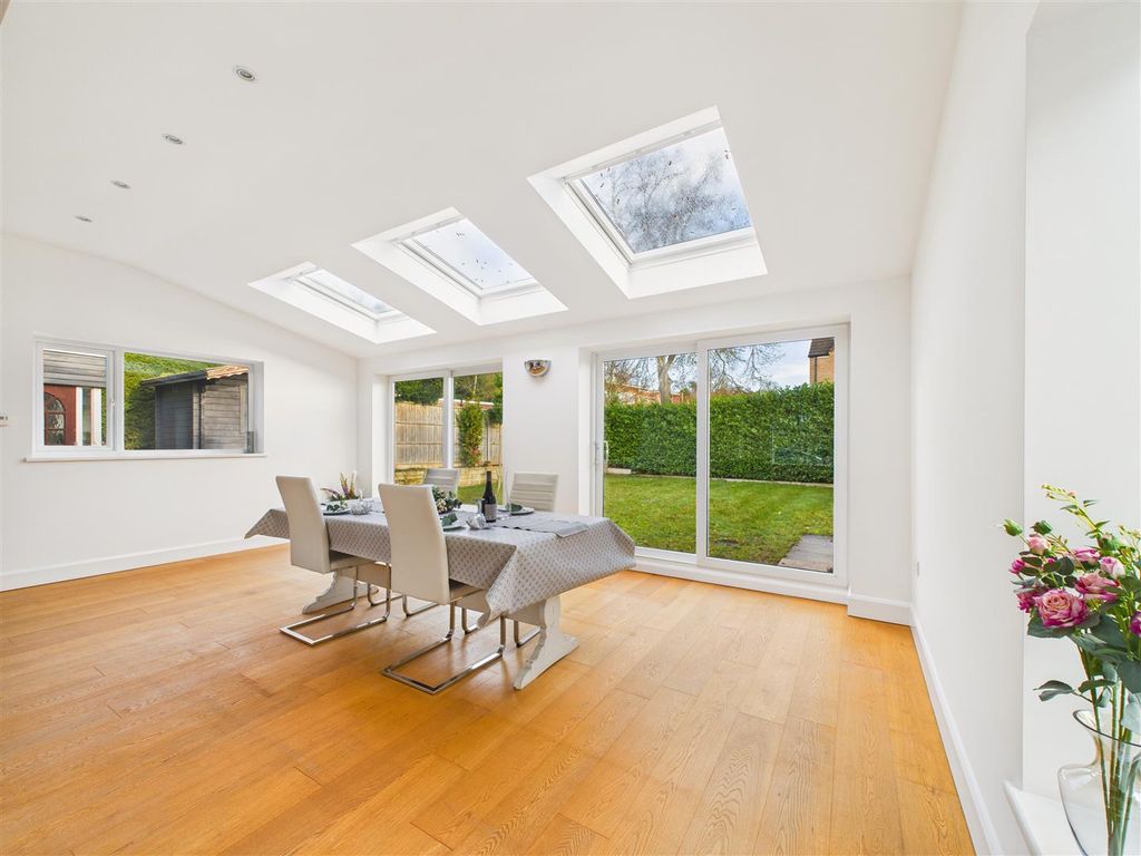 Property photo 2 of 20 Cam03303G0-Pr0276-Still013.Jpg