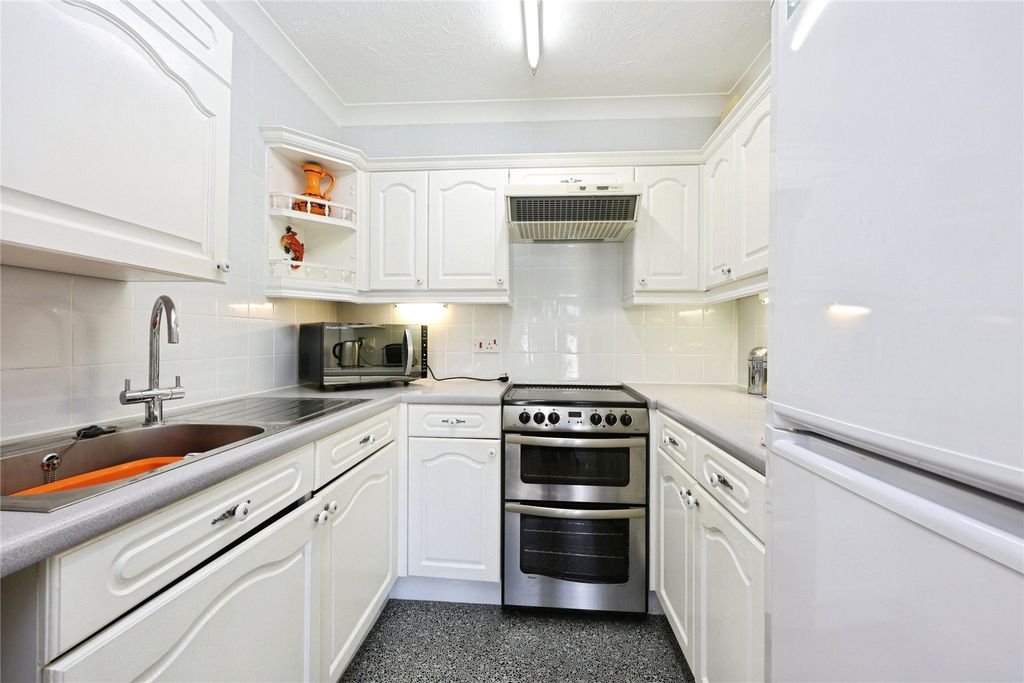 Property photo 2 of 18 Kitchen