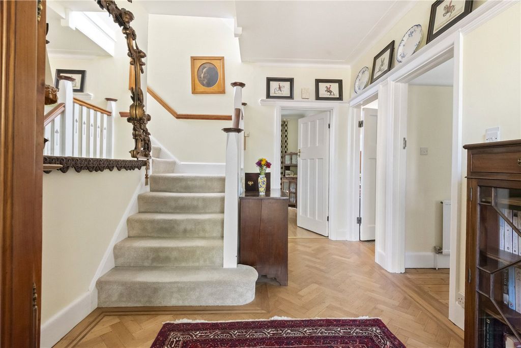 Property photo 2 of 20 Entrance Hall