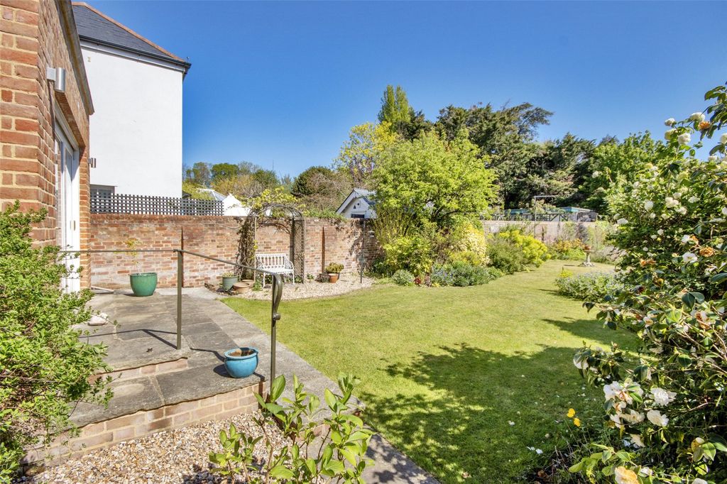 Property photo 2 of 18 Walled Garden