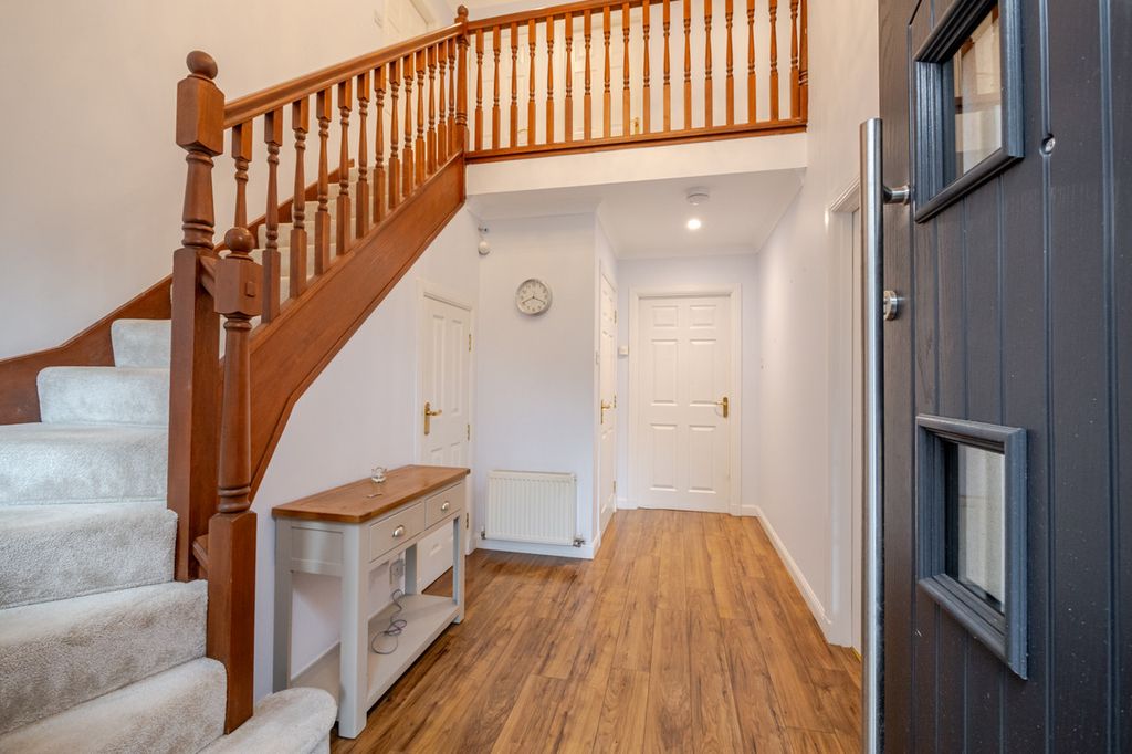 Property photo 2 of 32