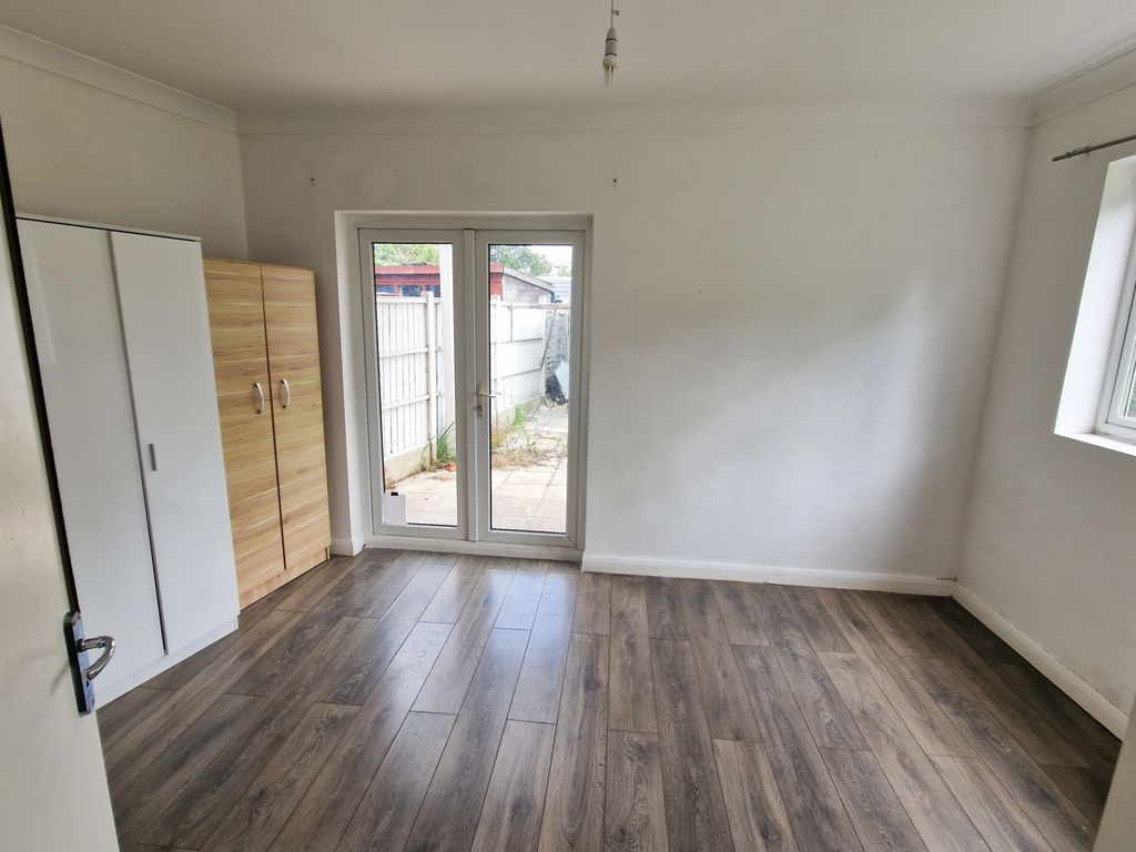 Property photo 2 of 11 Photo 9