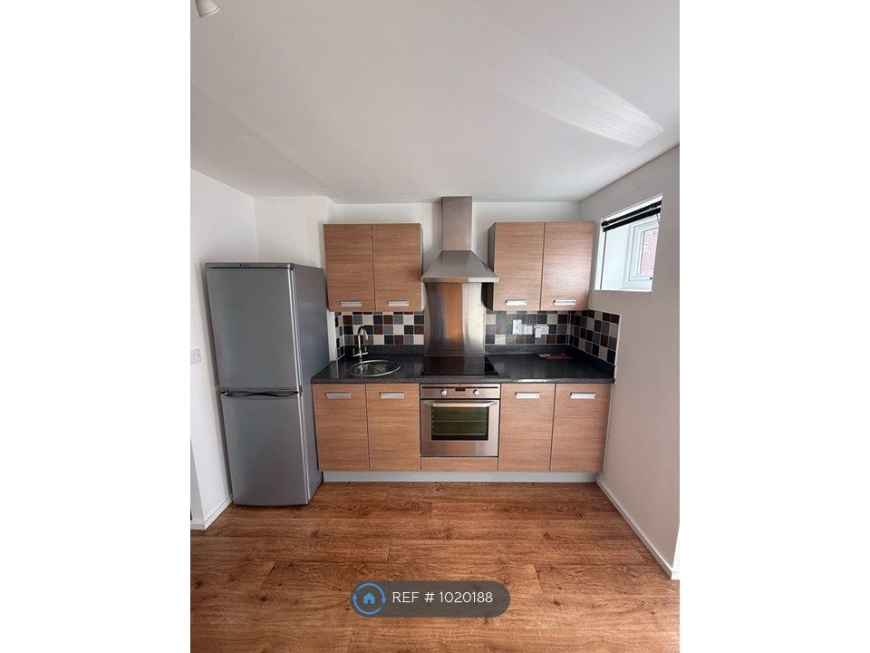 Property photo 3 of 9 Kitchen