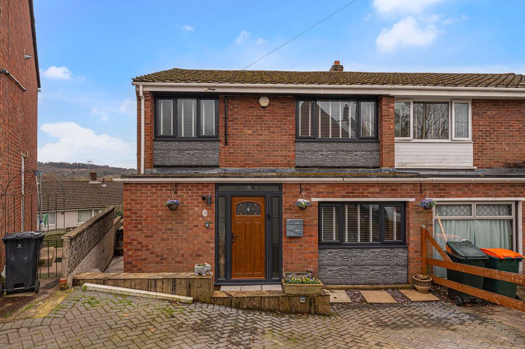 Property photo 1 of 40