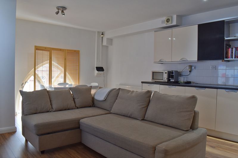 Property photo 2 of 9 Photo 4