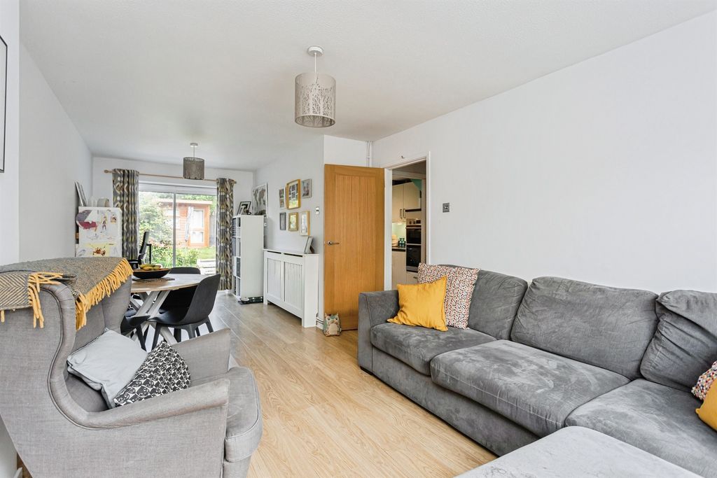 Property photo 3 of 17