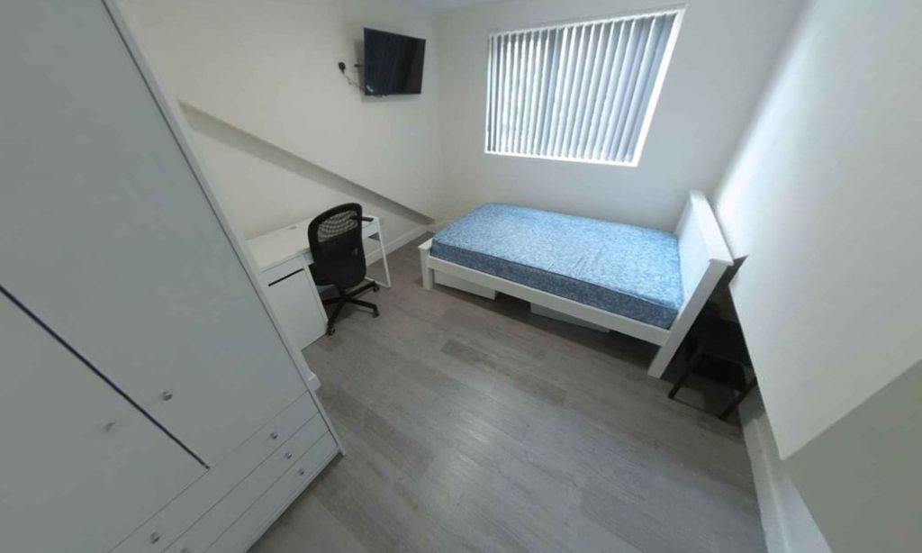 Property photo 1 of 12 Bedroom 4