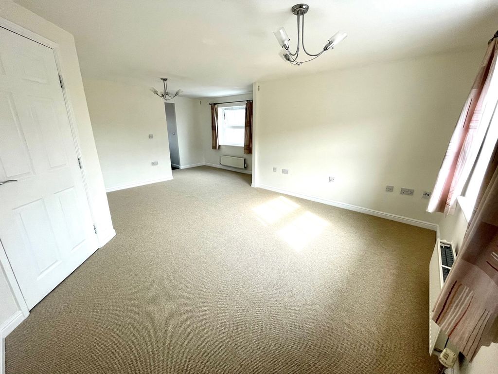 Property photo 2 of 8 1