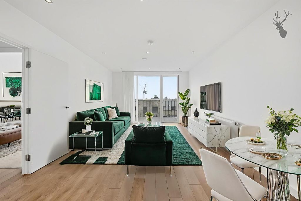 Property photo 2 of 17