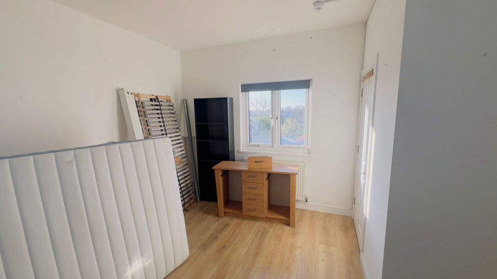 Property photo 1 of 5 Studio Apartment