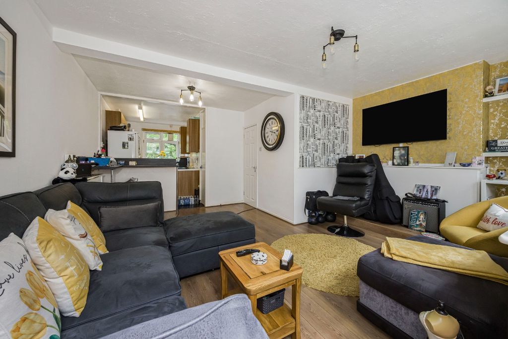 Property photo 3 of 10 4043733