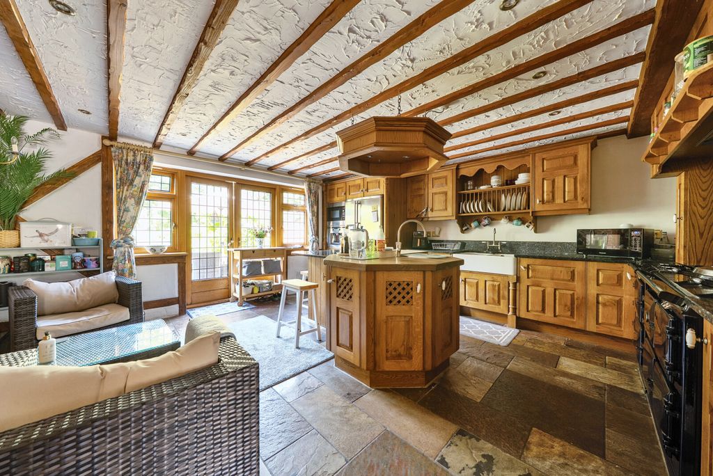 Property photo 2 of 23 1336674-22-689B2E...
