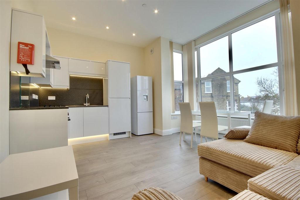 Property photo 1 of 13 9197125F-D55E-488D-88Be-27325D285F74_1_201_A.Jpeg