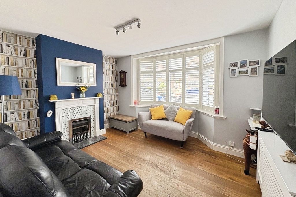 Property photo 3 of 11 Pbox-Img.Jpg