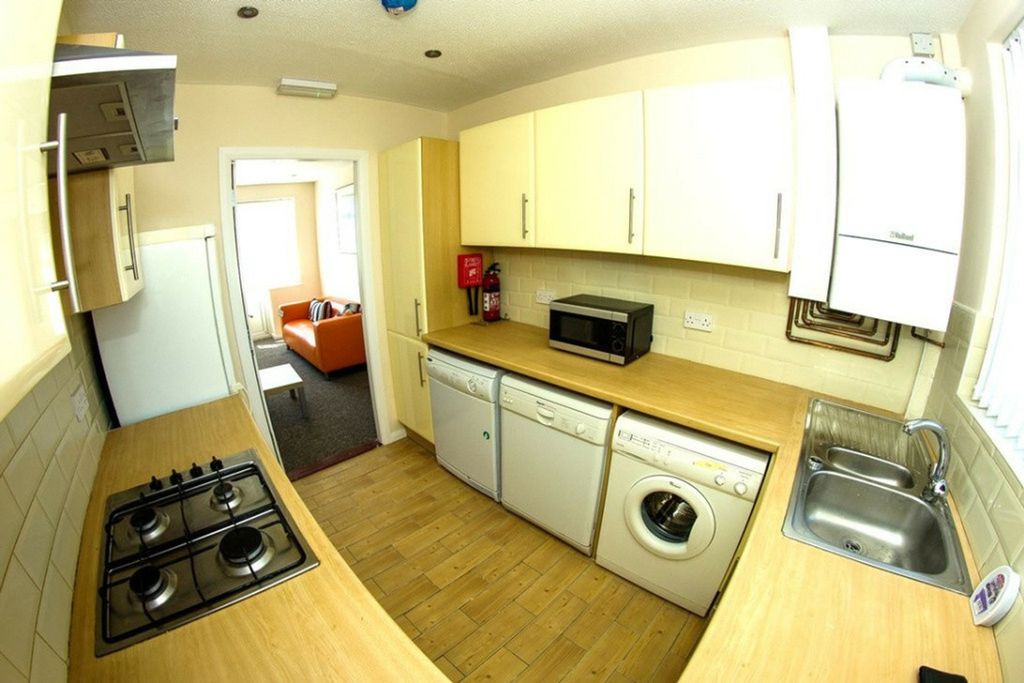 Property photo 3 of 4 A Bright And Functional Kitchenette With Modern Ap...