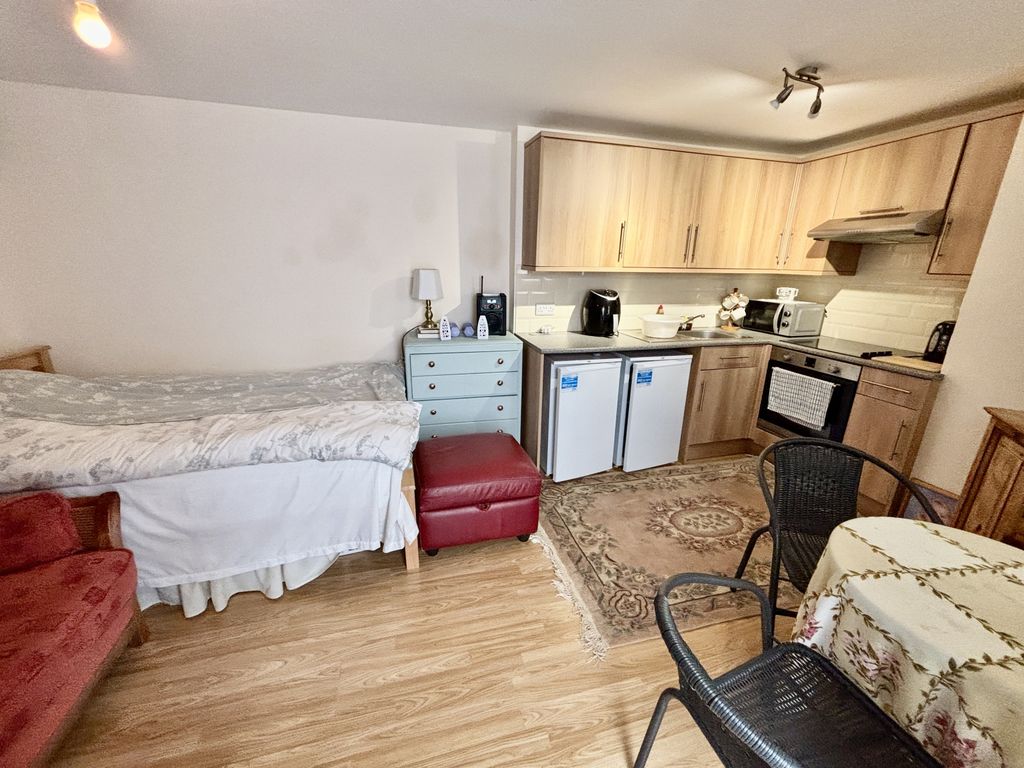 Property photo 2 of 5 Gallery