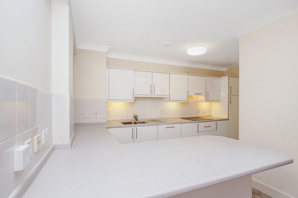 Property photo 3 of 9 Kitchen