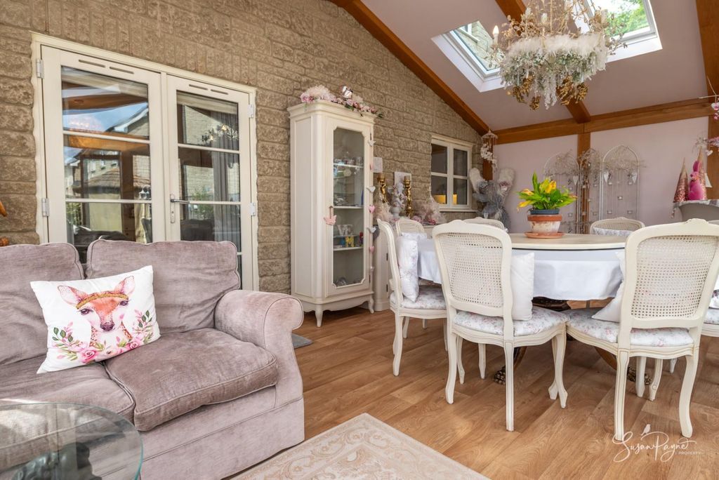 Property photo 3 of 26 Sunroom