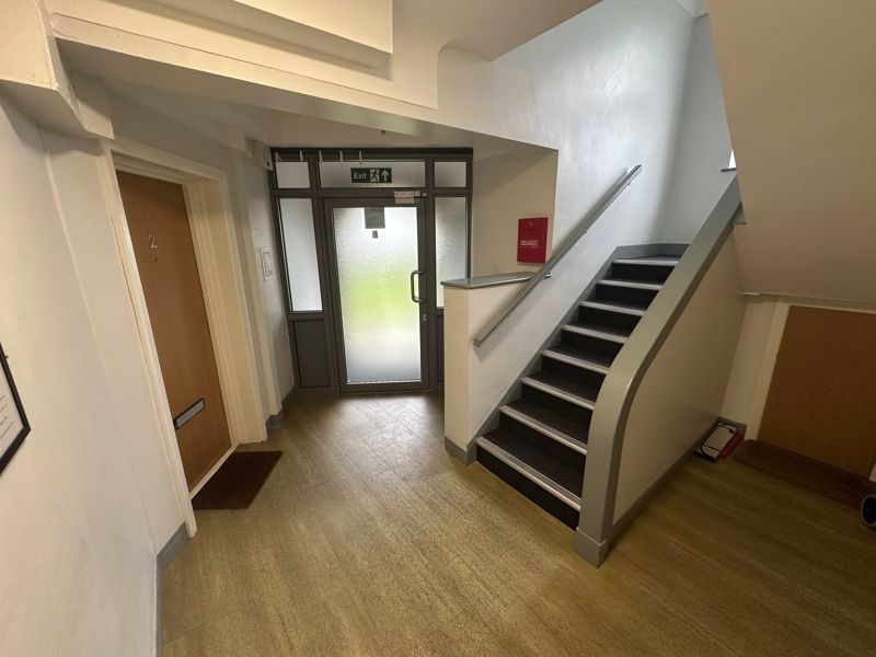 Property photo 2 of 10 Communal Entrance