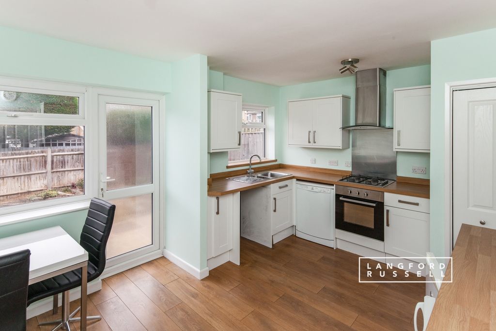 Property photo 3 of 9 Kitchen