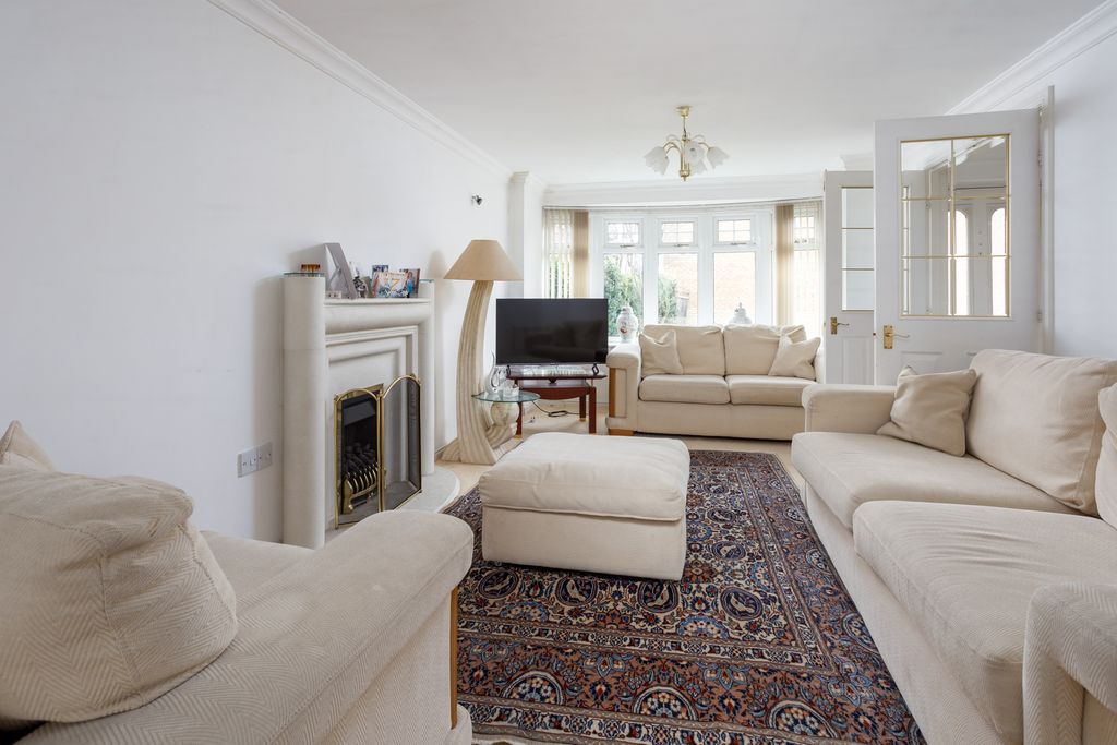 Property photo 2 of 20